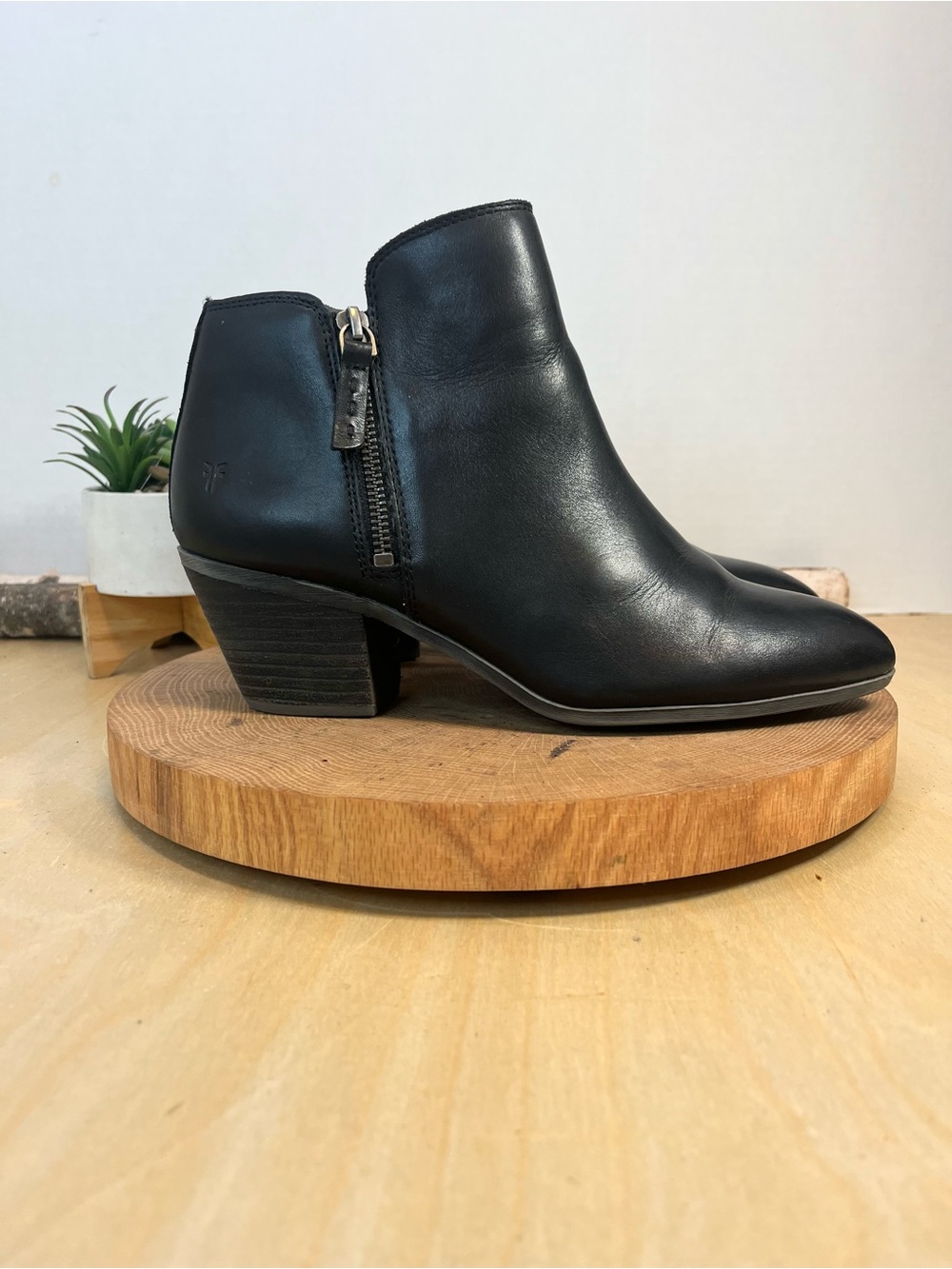 Frye Judith Double Side Zip Boots - Black Leather - Size 9